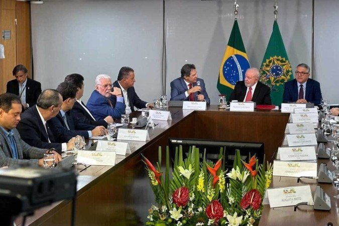O presidente Lula entrou em campo para viabilizar votação e recebeu líderes partidários na reunião do Conselho de Coalizão Política - (crédito: Rede social/eduardo braga) O presidente Lula entrou em campo para viabilizar votação e recebeu líderes partidários na reunião do Conselho de Coalizão Política - (crédito: Rede social/eduardo braga)
