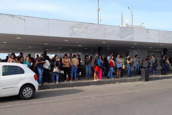 Na plataforma inferior, havia apenas ônibus em direção à Esplanada dos Ministérios - (crédito: Letícia Mouhamad/CB/D.A Press) Na plataforma inferior, havia apenas ônibus em direção à Esplanada dos Ministérios - (crédito: Letícia Mouhamad/CB/D.A Press)