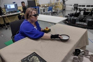 O experimento permite que as pessoas vivam sensações individuais e complexas, transformando o dia a dia em algo próprio e repleto de descobertas, graças à ferramenta    -  (crédito: Lil Deverell)