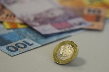 Prazo final para o pagamento dos salários será o dia 7 de maio, quarta-feira -  (crédito: Marcello Casal Jr/Agência Brasil)
