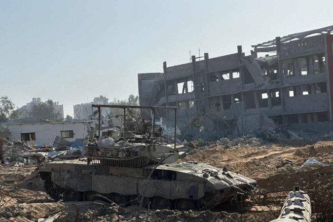 Tropas durante operações no norte de Gaza, em meio a contínuas batalhas entre Israel e o grupo Hamas - (crédito: Israel Army / AFP) Tropas durante operações no norte de Gaza, em meio a contínuas batalhas entre Israel e o grupo Hamas - (crédito: Israel Army / AFP)