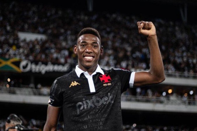 LÉO - Entrou nos minutos finais para ajudar a conter a bola na área defensiva. E foi bem, com cortes providenciais. Nota 6,0 - Foto: Leandro Amorim/Vasco