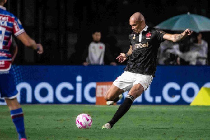 MAICON -  Atuação muita segura. Comandou o setor defensivo, anulando Tiquinho e ainda fez bom passe de primeira que originou o gol do Vasco. Nota 7,5 - Foto: Leandro Amorim/Vasco
