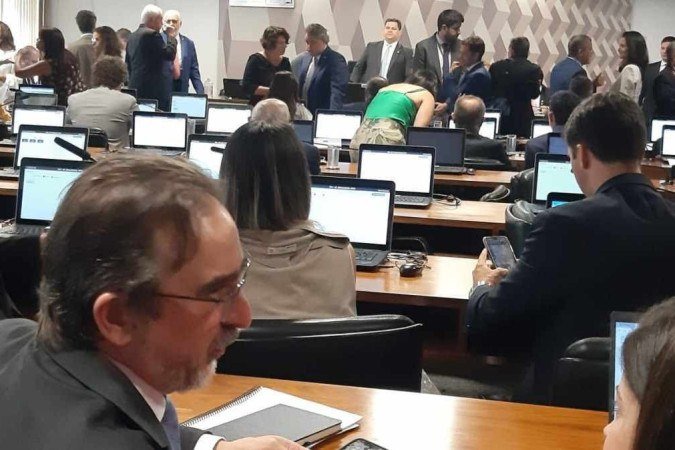 Movimentação na CCJ, em destaque o secretário especial da reforma tributária, Bernard Appy - (crédito: Evandro Éboli/CB/DA.Press) Movimentação na CCJ, em destaque o secretário especial da reforma tributária, Bernard Appy - (crédito: Evandro Éboli/CB/DA.Press)
