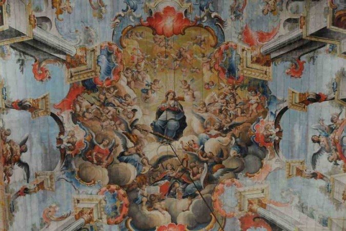 Pintura de Mestre Ataíde no teto da igreja São Francisco de Assis, em Ouro Preto; o artista é um dos personagens retratados no livro - (crédito: Cristina Horta/EM/D.A Press. Brasil) Pintura de Mestre Ataíde no teto da igreja São Francisco de Assis, em Ouro Preto; o artista é um dos personagens retratados no livro - (crédito: Cristina Horta/EM/D.A Press. Brasil)