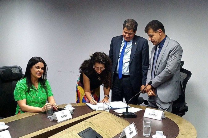 O projeto tem como objetivo de enfrentar a violência contra as mulheres no Distrito Federal, oferecendo transporte gratuito às vítimas de violência doméstica
