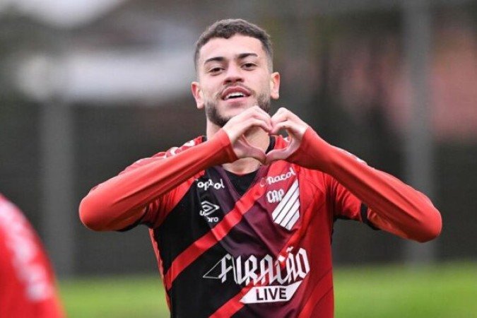 RÔMULO - Pouco tocou na bola e só jogou 34 minutos, já que saiu machucado. SEM NOTA.