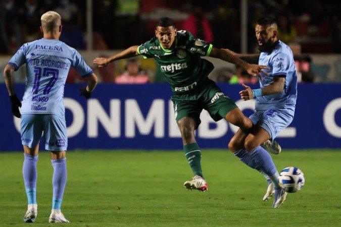 NAVES - Entrou para recompor a zaga após Gómez ser expulso. Não cometeu vacilos, indo em contraponto aos demais zagueiros do Verdão. Nota 5,5 - Foto: César Greco/Palmeiras