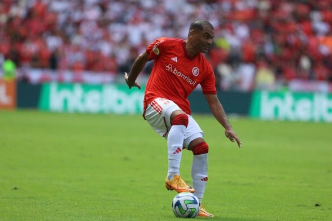 Mercado - Assim como seu companheiro de defesa, também foi um “xerifão” na zaga. Foi ainda um pouco superior a Vitão - NOTA 6,5 - Foto: Ricardo Duarte/Internacional