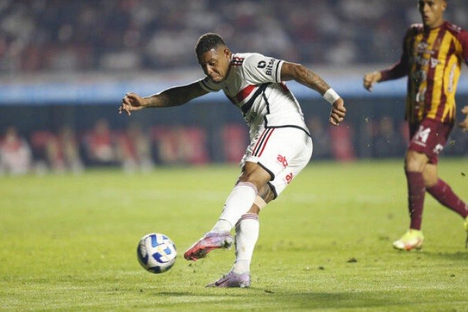 CAIO PAULISTA- Entrou no lugar de Wellington no intervalo. Foi bem mais atuante no apoio. Na defesa não comprometeu . Sofreu o pênalti que decidiu o jogo  - NOTA  7,0 - Foto: Rubens Chiri / saopaulofc.net