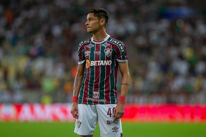 DIOGO BARBOSA - Cumpriu função predominantemente defensiva no primeiro tempo, apoiando um pouco mais no retorno do intervalo. Contudo, sem esquecer da marcação. Nota 6,0 - Foto:  Marcelo Gonçalves / Fluminense
