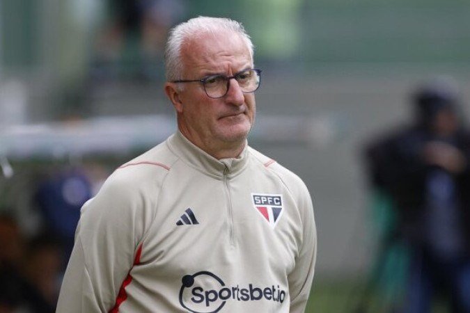 TÉCNICO: DORIVAL JR  - Tentou montar um time um pouco mais ofensivo, com Alisson à crente, mas logo percebeu que deveria recuar esse jogador, o que se mostrou acertado porque a equipe se encaixou e fez um jogo equilibrado contra o Bragantino - NOTA 6,5 - Foto: Rubens Chiri / saopaulofc.net 