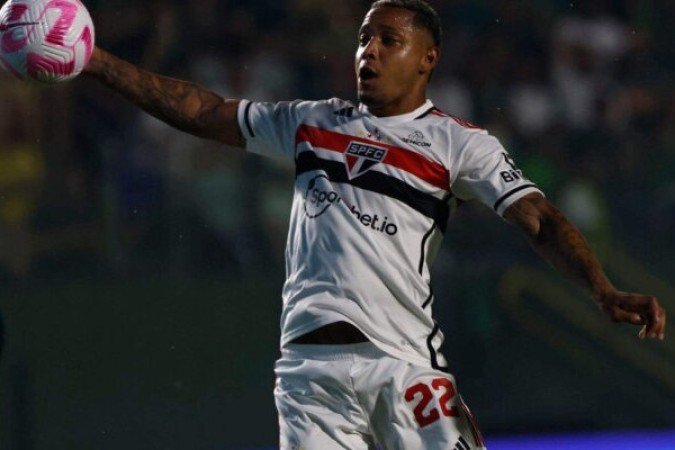 DAVID - Entrou para jogar quase como um ponta esquerda, prendendo o lateral Aderlan. Fez um bom papel =  NOTA  6,0- Foto: Rubens Chiri / saopaulofc.net