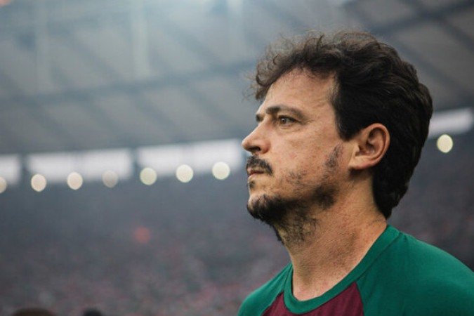 Fernando Diniz, do Fluminense, aparece em 22º lugar na lista. Outro que foi lembrado é Tite, do Flamengo, na 29ª poisção. Veja o top-20 a seguir. Foto:  LUCAS MERÇON / FLUMINENSE F.C.