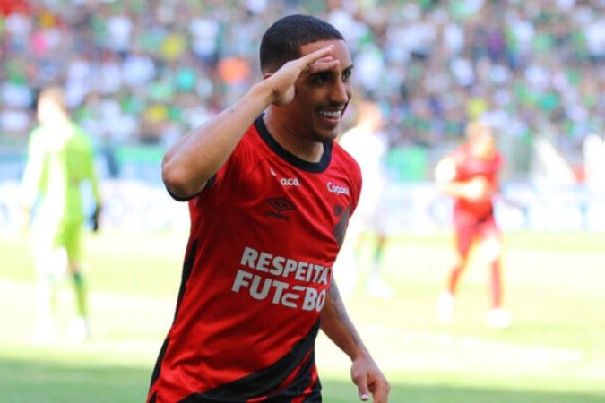 CHRISTIAN - Tentou a movimentação no ataque, mas encontrou forte marcação da defesa adversária. NOTA: 5,5.