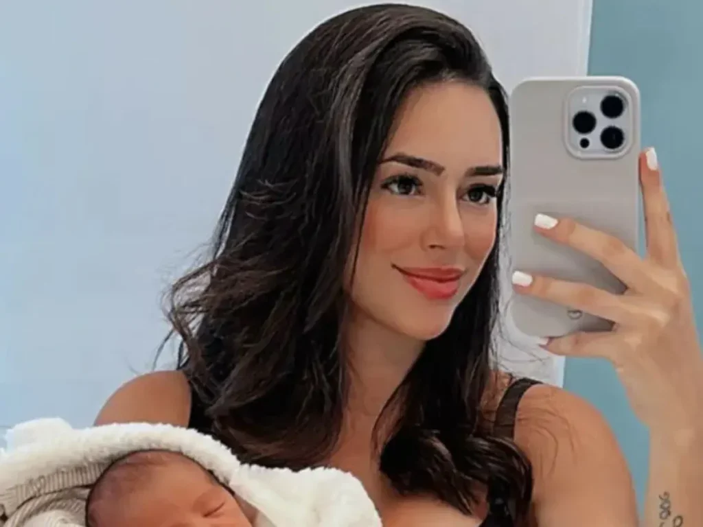 Nesta quarta-feira (08/11), Bruna fez sua primeira aparição pública após o ocorrido, e ainda exibiu sua pequena herdeira na internet