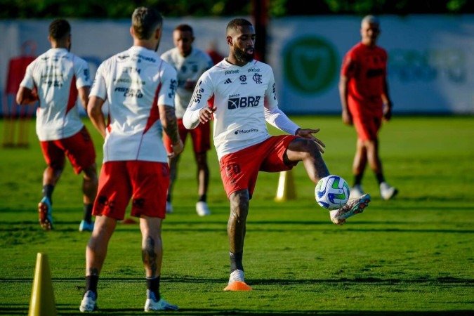 Gerson volta ao Flamengo após cumprir suspensão
- (crédito: Marcelo Cortes/Flamengo) Gerson volta ao Flamengo após cumprir suspensão
- (crédito: Marcelo Cortes/Flamengo)