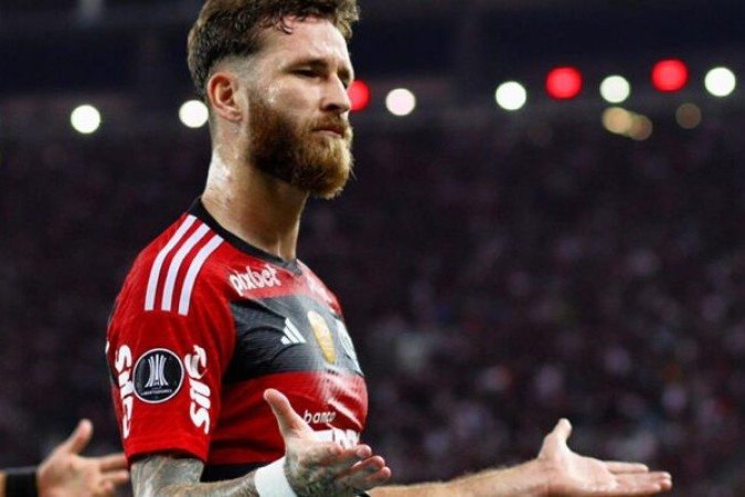 LEO PEREIRA  - Depois de um início em que mostrou insegurança, se acalmou e, depois de 15 minutos, fez um papel correto na marcação. Boa saída de bola. NOTA 6,5 - Foto: Rafael Arantes/Maracanã