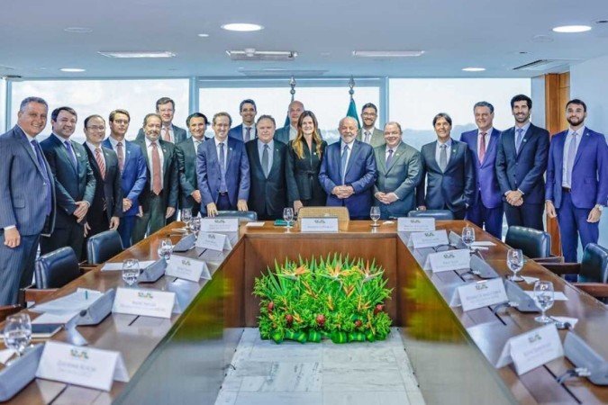Em reunião nesta quarta-feira (8/11), os empresários afirmaram que estão preparados para aumentar a mistura de biodiesel no diesel, conforme determinado pelo Conselho Nacional de Política Energética - (crédito: Ricardo Stuckert/PR) Em reunião nesta quarta-feira (8/11), os empresários afirmaram que estão preparados para aumentar a mistura de biodiesel no diesel, conforme determinado pelo Conselho Nacional de Política Energética - (crédito: Ricardo Stuckert/PR)