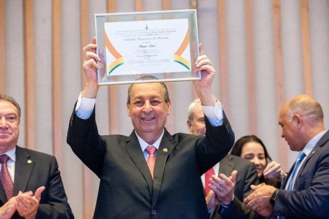 Senador Omar Aziz recebeu título de cidadão honorário de Brasília na Câmara Legislativa (CLDF) - (crédito: Rinaldo Morelli/Agência CLDF) Senador Omar Aziz recebeu título de cidadão honorário de Brasília na Câmara Legislativa (CLDF) - (crédito: Rinaldo Morelli/Agência CLDF)