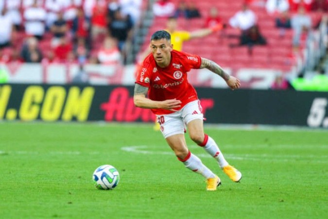 Aránguiz - Jogou apenas o primeiro tempo e saiu no intervalo por opção de Coudet. Não mostrou muito serviço - NOTA 5,5 - Foto: Ricardo Duarte/Internacional