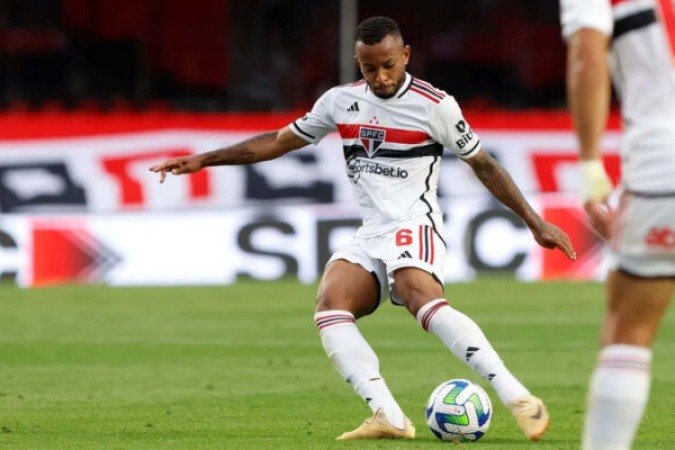 WELLINGTON - Muito menos efetivo no apoio do que normalmente faz, ficou preso na marcação, já que Helinho caía muito pelo seu setor. Saiu no intervalo  - NOTA 6,0 -  Foto: Rubens Chiri / saopaulofc.net