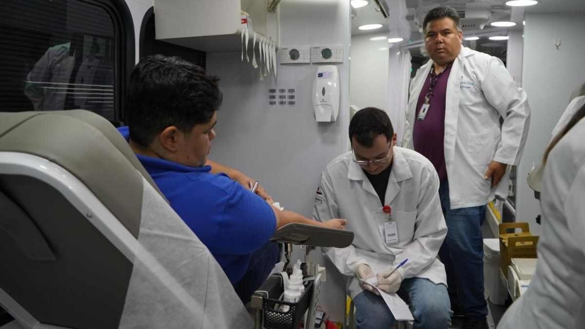 Garis participam de doação coletiva de sangue no Gama