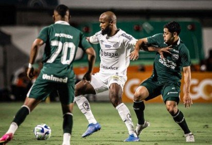 O Santos visitou o Goiás na noite desta quinta-feira (9), pela 33ª rodada do Brasileirão, e venceu o confronto direto na luta contra o rebaixamento. Veja como o Jogada10 avaliou o desempenho dos santistas. - Foto: Raul Baretta/ Santos FC -  (crédito: Raul Baretta/ Santos FC) -O Santos visitou o Goiás na noite desta quinta-feira (9), pela 33ª rodada do Brasileirão, e venceu o confronto direto na luta contra o rebaixamento. Veja como o Jogada10 avaliou o desempenho dos santistas. - Foto: Raul Baretta/ Santos FC -  (crédito: Raul Baretta/ Santos FC)