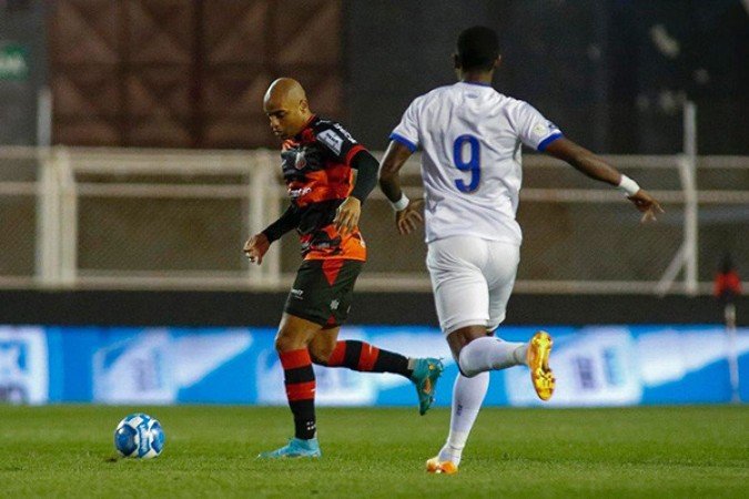 13º Avaí - 42 pontos - zero chance de acesso, zero chance de título e zero risco de rebaixamento. - Foto: Miguel Schincariol/Ituano