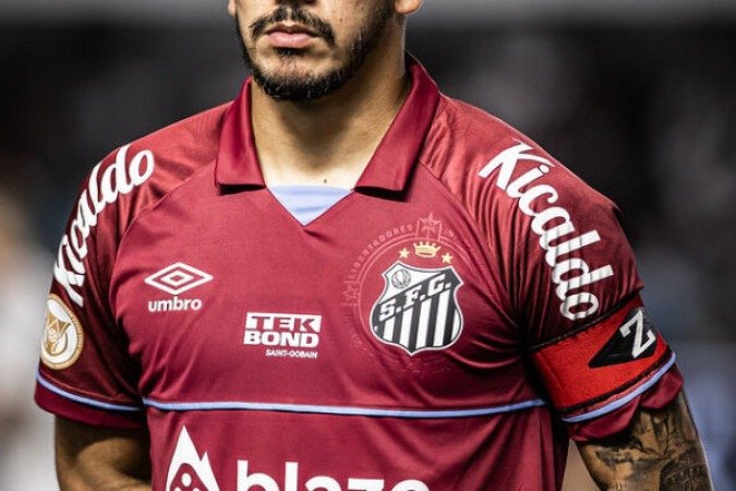 JOÃO PAULO - Mais uma vez, foi o grande destaque do Peixe no jogo. Muito seguro, salvou o time com grandes defesas e segurou um ponto importante diante de um concorrente direto na luta contra o rebaixamento. NOTA 8,0. - Foto: Raul Baretta/ Santos FC