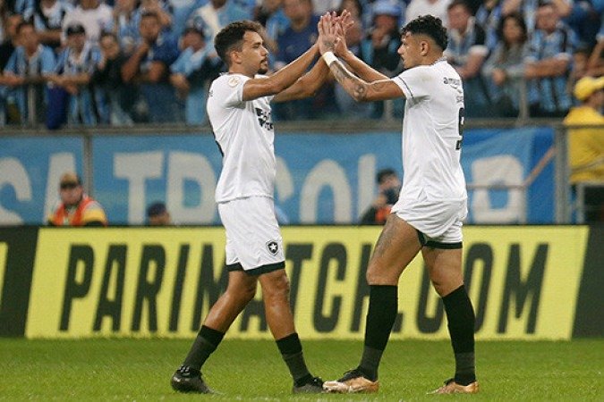 Depois da vitória no primeiro turno, o Botafogo abriu dez pontos na liderança do campeonato. A 'gordura' chegou a aumentar ainda mais, porém o clube a queimou no returno. - Foto: Vitor Silva/Botafogo