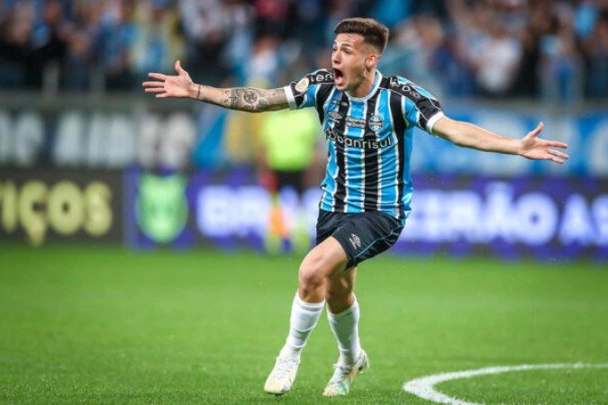 Besozzi - Não foi bem no primeiro tempo e acabou saindo no intervalo. Deixou de dar passe para Suárez sozinho na etapa inicial com o uruguaio livre para marcar - NOTA 5,5 - Foto: Lucas Uebel/Grêmio
