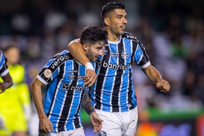 A equipe comandada por Renato Gaúcho derrotou o Bahia na última rodada, em casa, e está a três pontos do Botafogo. O time gaúcho tem uma partida a mais que o Glorioso. - Foto: Richard Ducker