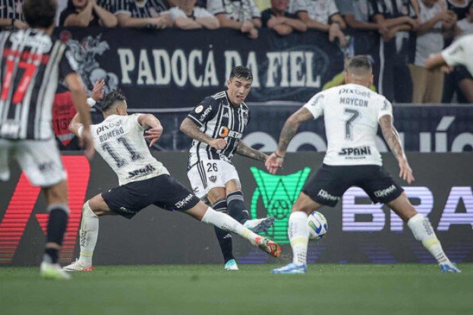 SARAVIA - Muito bem na marcação e ainda apareceu com qualidade no ataque - NOTA 6,5 - Foto: Pedro Souza / Atlético