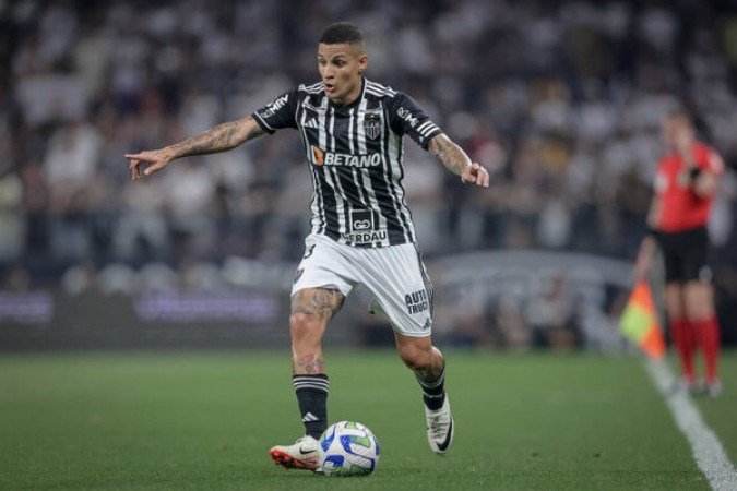 ARANA - Correto na marcação. Mas seu principal ponto positivo foi a participação no ataque, sempre muito acionado. Mas com alguma dificuldade para chegar ao fundo - Foto:  NOTA 6,5 -  Foto: Pedro Souza/Atlético