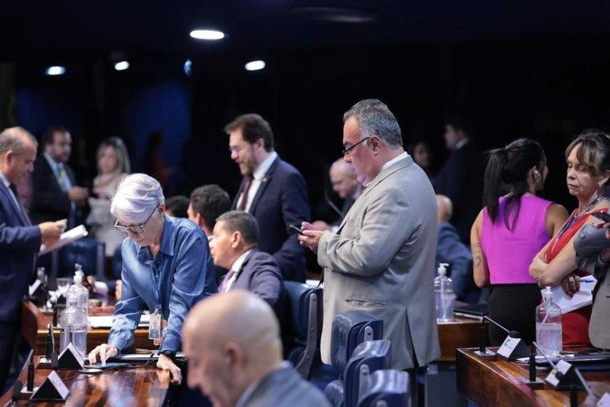 Primeiro condenado no mensalão, ex-deputado André Vargas acompanha reforma tributária no plenário do Senado - (crédito: Evandro Éboli/CB/D.A. Press) Primeiro condenado no mensalão, ex-deputado André Vargas acompanha reforma tributária no plenário do Senado - (crédito: Evandro Éboli/CB/D.A. Press)