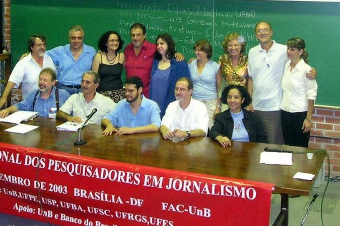 Há 20 anos, Dione foi coorganizadora do evento de criação da Associação Brasileira de Pesquisadores em Jornalismo (SBPJor), com a equipe que aparece na foto abaixo. Acima, com os organizadores da edição deste ano, na FAC, onde foi homenageada.