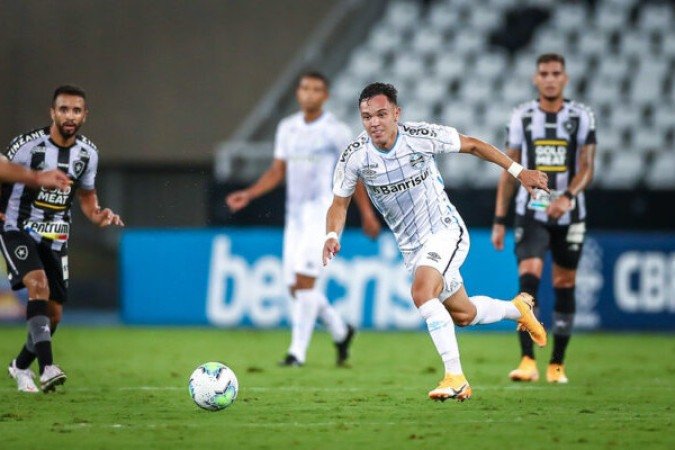35ª rodada do Campeonato Brasileiro de 2020: Botafogo 2 x 5 Grêmio, no Estádio Nilton Santos - Gols: Rafael Navarro e Matheus Babi (BOT); Alisson, Jean Pyerre, Churín e Matheus Henrique (2) (GRE). - Foto: Lucas Uebel/Grêmio FBPA