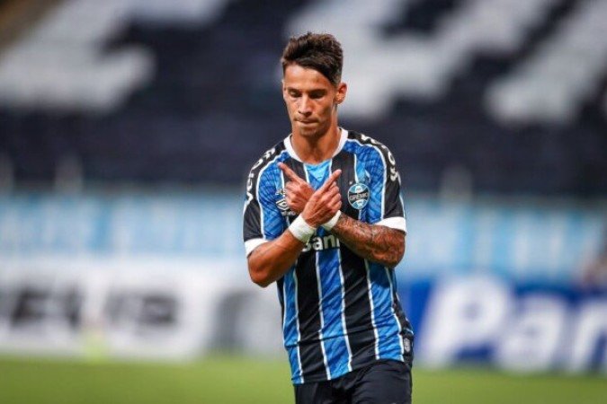 Ferreirinha - Responsável por melhorar o Grêmio na etapa final. Participou de dois gols e fez o inferno na defesa botafoguense - NOTA 8,5 - Foto: Lucas Uebel/Grêmio