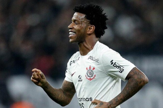 GIL - Seguro na defesa e ativo no ataque. Quase fez um gol e deu a assistência para Yuri Alberto perder grande chance. Foi o melhor do setor defensivo. - NOTA 7,0 - Foto: Rodrigo Coca / Ag. Corinthians