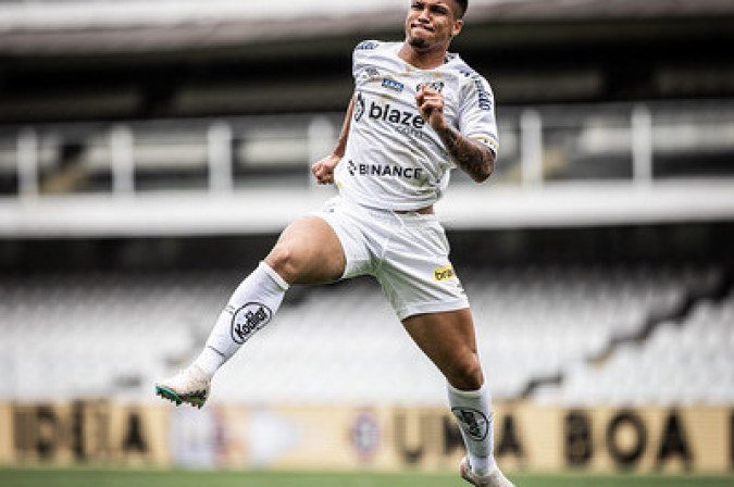 MARCOS LEONARDO - Lutou bastante com a zaga do Goiás, mas esteve bem marcado e não conseguiu ter destaque nesta quinta-feira. NOTA 4,5. - Foto: Raul Baretta/ Santos FC