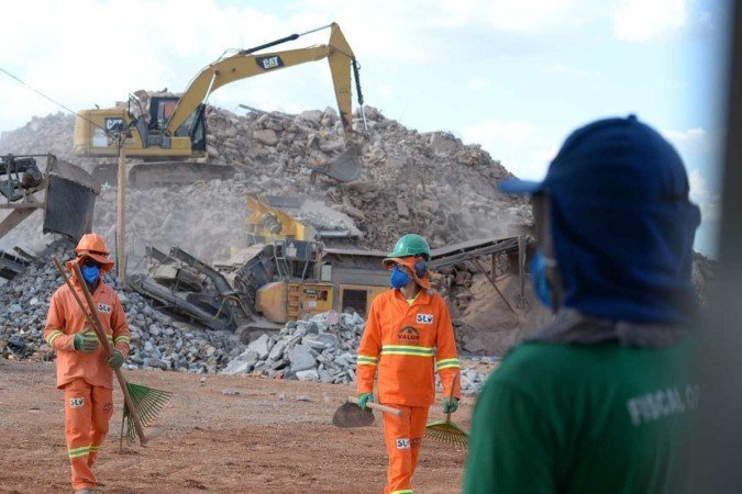 URE recebe resíduos da construção civil e os recolhidos pelo SLU - (crédito: Minervino Júnior/CB/D.A.Press) URE recebe resíduos da construção civil e os recolhidos pelo SLU - (crédito: Minervino Júnior/CB/D.A.Press)