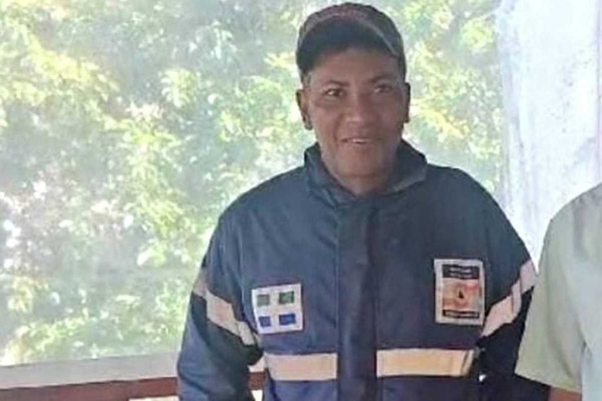 Agente da Defesa Civil de SP tem pernas amputadas após queda de árvore