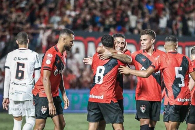 Atlético-GO (4º colocado com 60 pontos): 56,8% chances de acesso - Jogos que restam: Sport (f), Mirassol (f) e Guarani (c). - Foto: Divulgação - Ingryd Oliveira/ACG