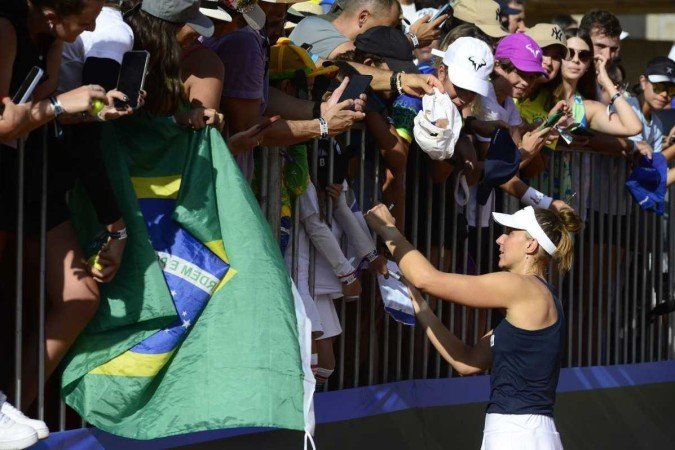 Bia Haddad saudou os torcedores em todos os setores do complexo montado na Arena BSB para a disputa da Billie Jean King Cup - (crédito: Marcelo Ferreira/CB/D.A Press) Bia Haddad saudou os torcedores em todos os setores do complexo montado na Arena BSB para a disputa da Billie Jean King Cup - (crédito: Marcelo Ferreira/CB/D.A Press)