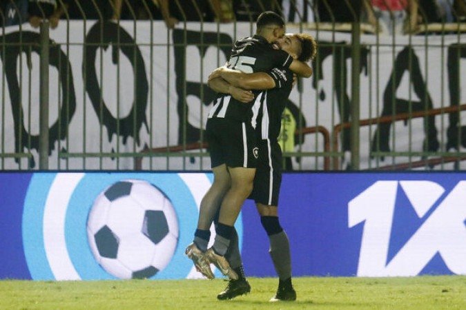 Disputando com equipes menores, Luis Castro chegou a conquistar o título de consolação da Taça Rio deste ano pelo Alvinegro. Foto: Vitor Silva/Botafogo