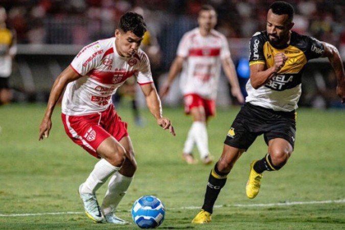 CRB (10º colocado com 53 pontos): 0,46% chances de acesso - Jogos que restam: Avaí (f), Tombense (c) e Ponte Preta (f). - Foto: CRB Oficial/Francisco Cedrim