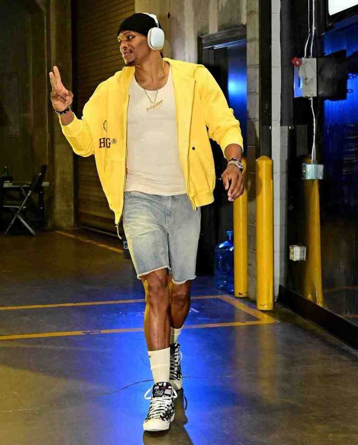Russel Westbrook,  jogador de basquete profissional norte-americano do Los Angeles Clippers, adotou a trend