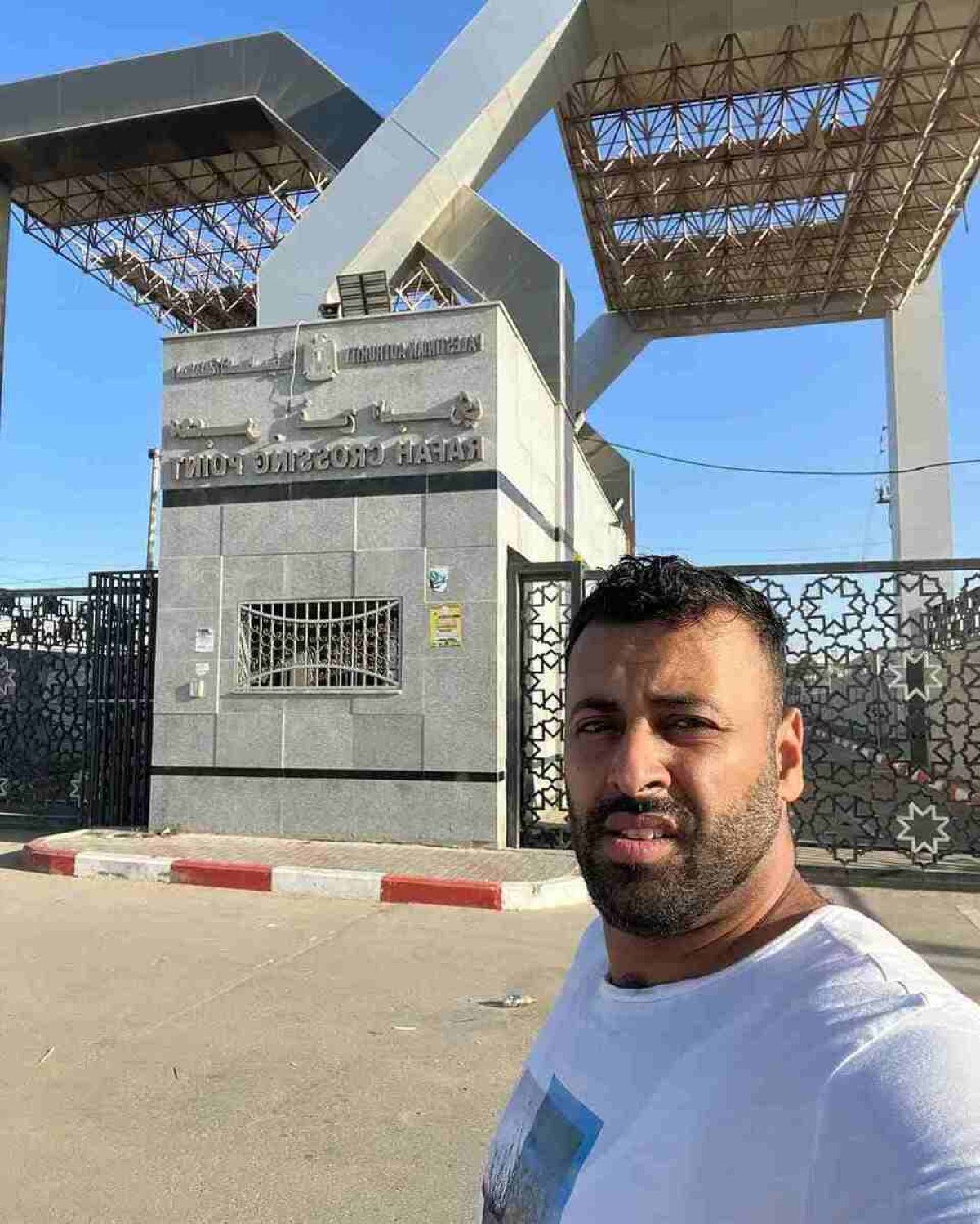 Brasileiro posta foto a poucos metros da passagem de Gaza com o Egito