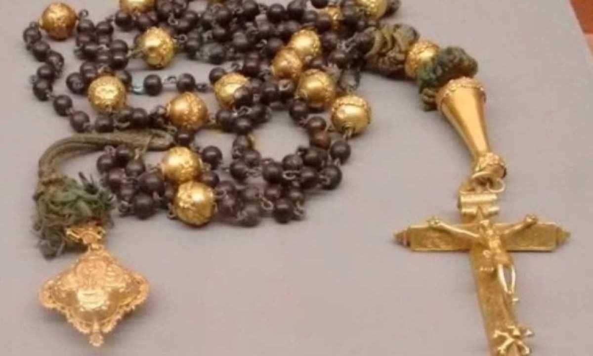 Polícia Federal faz perícia no Museu de Arte Sacra, em Ouro Preto, onde foi furtado um rosário do século 19 Polícia Federal faz perícia no Museu de Arte Sacra, em Ouro Preto, onde foi furtado um rosário do século 19